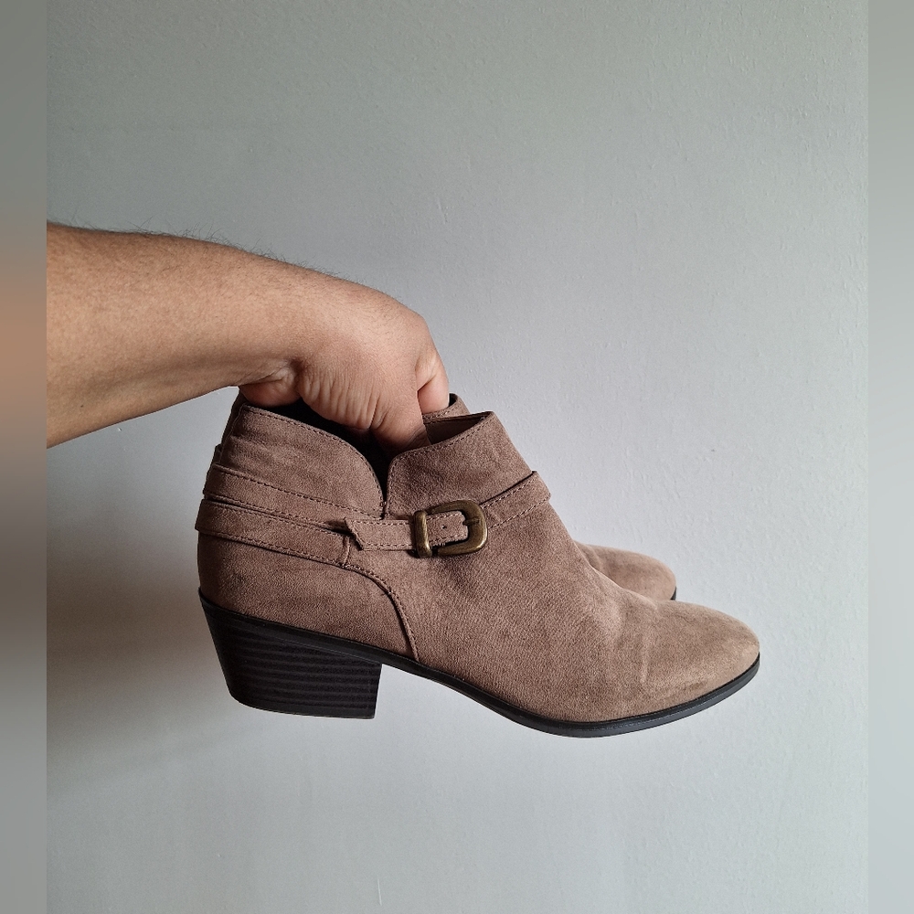 ST. JOHNS BAY Casual Ankle Boots Booties Womens Size 8M - Picture 1 of 11